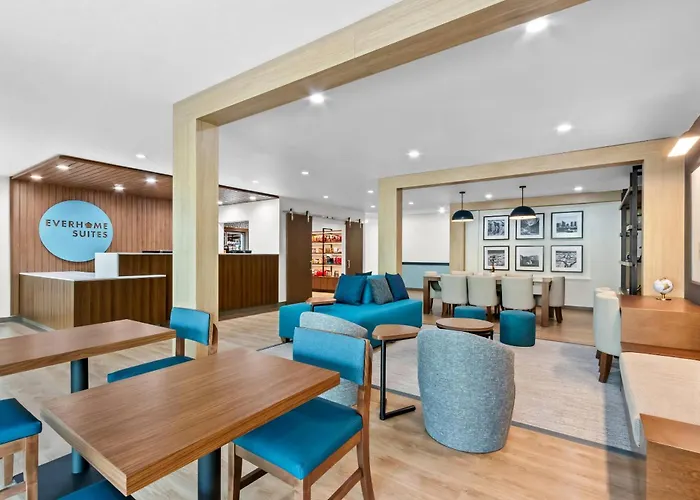 Everhome Phoenix Fashion Center Hotel