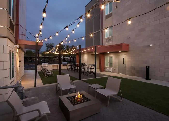 Everhome Phoenix Fashion Center Hotel 4*